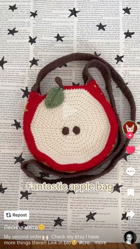 Crochet Apple Bag, Crochet Projects Quick, Crochet Fruit Bag, Apple Crochet, Crochet Apple, Crochet Business, Crochet Design Pattern, Crochet Clothing And Accessories, Crochet Things