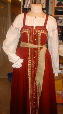 Status ~ The sarafan was also worn by peasant girls and women in northern and central Russia untill the 20th century, ranking this dress low Society For Creative Anachronism, Russian Dress, Russian Clothing, Viking Costume, Viking Clothing, Russian Culture, Period Outfit, Folk Dresses, Medieval Clothing