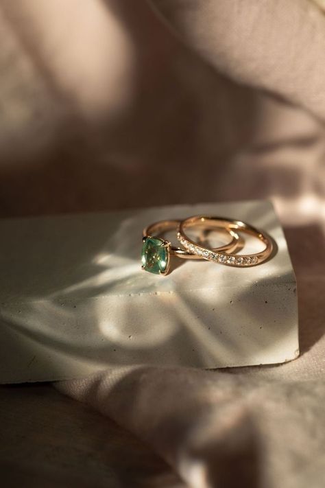 Elevate your style with this exquisite green gemstone ring. The square-cut emerald captures the essence of sophistication, while the gold band adds a touch of luxury. Perfect for special occasions or as an engagement ring. Save this pin for your dream jewelry collection! 💚 #GreenGemstone #LuxuryJewelry #EngagementRingInspo #ElegantAccessories Jewelry Set Photography Ideas, Engagement Ring Product Photography, Moody Jewellery Photography, Crystals And Gemstones Photography, Macro Jewelry Photography, Jelewery Photoshoot, Product Photography Rings, Jwelery Photography Idea, Moody Jewelry Photography