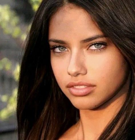 Adriana Lima Young Face, Adriana Lima Face, Adrina Lima, Adriana Lima Style, Adriana Lima Young, Alena Shishkova, Desired Face, Bare Face, Model Inspo