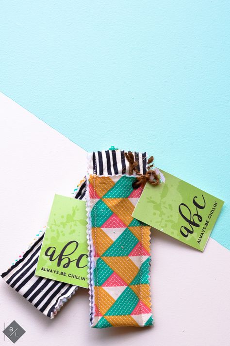 Create these easy popsicle holders and keep hands clean all summer. These popsicle koozies are easy to make and all you need is a sewing machine and some scrap fabric. #popsicleholder #diypopsicleholder #popsiclekoozie #howtomake #diy 30 Minute Crafts, Popsicle Holders, Kids Sewing Patterns, Diy Kids Crafts, Purse Sewing, Diy Popsicle, Purse Sewing Patterns, Quick And Easy Crafts, Sewing For Babies