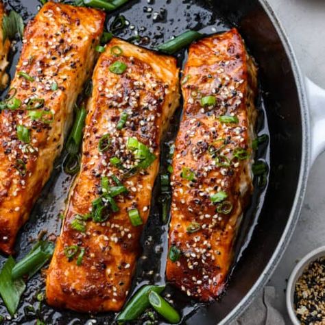 Miso Glazed Salmon - The Recipe Critic Miso Fish, Meatball Side Dishes, Miso Glazed Salmon Recipe, Miso Salmon Recipe, Miso Glazed Salmon, Miso Recipe, Miso Salmon, Sugar Rice, Miso Glaze