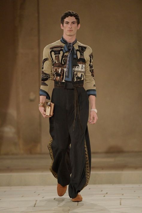 Dolce And Gabbana Alta Moda, Fashion Design Ideas, Dreamy Fashion, 2019 Couture, High Fashion Men, Silk Sweater, Date Nights, Urban Dresses, Dolce E Gabbana