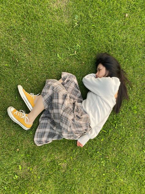 Person Lying Down Reference Top View, Top View Pose, Person Laying Down Reference Top View, Lying Down Pose Reference Top View, Academic Victim, Photography Challenge Beginners, Auto Portrait, Book Cover Art Diy, Fly Butterfly