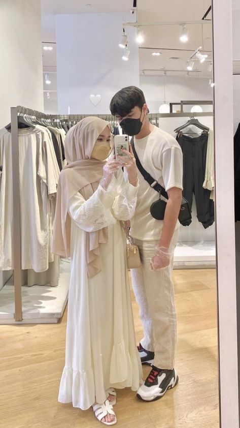 Ootd Couple, Couple Outfit Ideas, Modest Fashion Hijab, Muslim Fashion Hijab Outfits, Cute Couple Outfits, Muslim Couple, Cute Muslim Couples, Hijabi Outfits Casual, Muslim Fashion Hijab