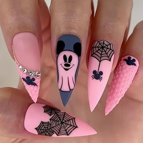 Demure Nails, Disney Themed Nails, Disney Halloween Nails, Disney Nail Art, Disneyland Nails, Disney Inspired Nails, Disney Acrylic Nails, Horror Nails, Mickey Nails