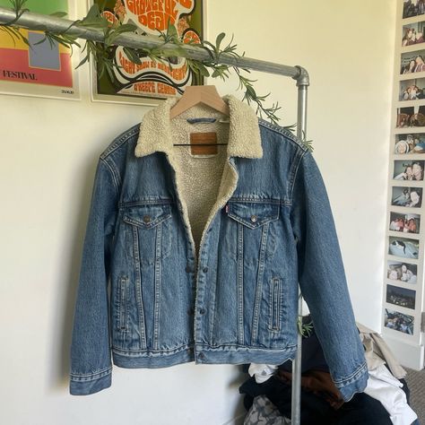 Levi’s Vintage Jean Jacket Never Worn! Samantha Eve, Winter Jeans Jacket, Levi Denim Jacket, Clothes Wishlist, Vintage Jean Jacket, Vintage Levis Jeans, Winter Jeans, Levis Jacket, Blue Jean Jacket