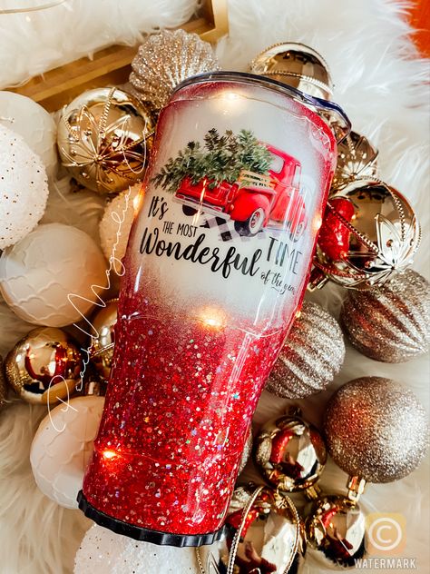 Tumbler Ideas Teacher, Christmas For Teachers, Christmas Tumbler Ideas, Diy Glitter Tumbler, Tumblers Ideas, Tumbler Cups Personalized, Diy Tumbler, Christmas Cups, Diy Glitter