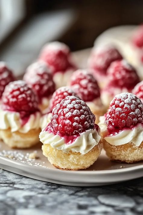 Delicious Raspberry Cream Cheese Bites – An Easy, Elegant Dessert Raspberry Cream Cheese Bites, Raspberry Treats, Mini Bites Desserts, Veggie Apps, Raspberry Bites, Raspberry Cream Puff, Bites Desserts, Cream Cheese Bites, Strawberry Bites