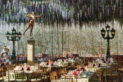 Lindley Martens Design is swooning over this Fabulous party!!  (Met Gala 2015) A Look Back At The Met Gala's History And Decor Throughout The Years Photos | Architectural Digest Nyc Gala Aesthetic, Gala Decorations, Gala Themes, Gala Ideas, Gala Party, Met Ball, Prom Theme, The Met Gala, Gala Events