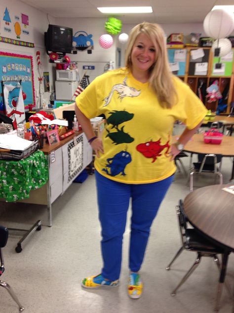 One fish two fish Dr. Seuss outfit One Fish Two Fish Costume, One Fish Two Fish Shirt, Fish Costume Diy, Dr Seuss Outfit, Plus Size Halloween Costume Ideas, Spongebob Ideas, Halloween Costumes For Teachers, Disney Pumpkins, Costumes For Teachers