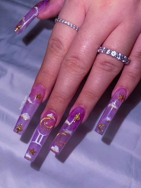 Birthday Nail Designs Pisces, Pieces Birthday Nails, Purple Aquarius Nails, Pieces Zodiac Nail Designs, Gemini Bday Nails, Unique Birthday Nails, Pink Pisces Birthday Nails, Baddie Birthday Nails Virgo, Baddie Birthday Nails Aquarius