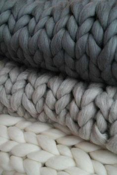 Grey Aesthetic, Chunky Blanket, Wallpaper Pastel, Gray Aesthetic, Clothing Photography, Arm Knitting, Diy Knitting, Knitted Blankets, Yellow And Brown