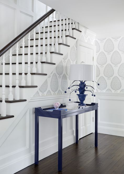 Foyer staircase entryway