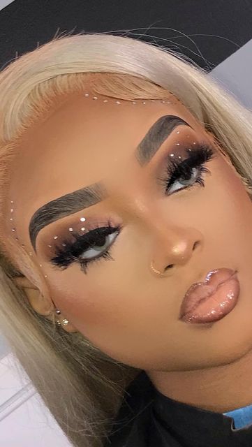 Machiaj Smokey Eyes, Book Reels, Maquillage Yeux Cut Crease, Birthday Makeup Looks, Face Beat Makeup, Glitter Makeup Looks, Rhinestone Makeup, Prom Eye Makeup, Prom Makeup Looks