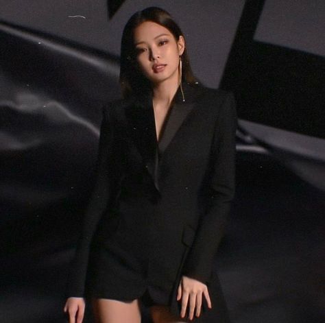 Lady Boss • Rich Girl • Powerful Woman • CEO Jennie Kim Jennie Kim, A Woman, Books Wattpad, Wattpad, Books, Black