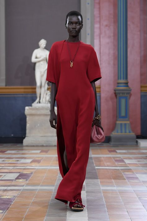 Valentino RTW Spring 2024 Ss 2024, Paris Fashion Week Runway, Floral Print Jumpsuit, African Fashion Modern, Fashion 2024, Fashion Gallery, 2024 Fashion, Fashion Line, Dress Maxi