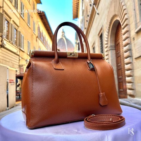 Italian Handmade Leather Bags for Woman L L Elegant Leather Tote From Florence, Black Bag, Lock Bag - Etsy Italy Artisan Shop, Handmade Leather Bags, Luxury Leather Bag, Bag Lock, Cobblestone Streets, Leather Wedding, Brown Leather Totes, Bag Stand, Leather Bags Handmade