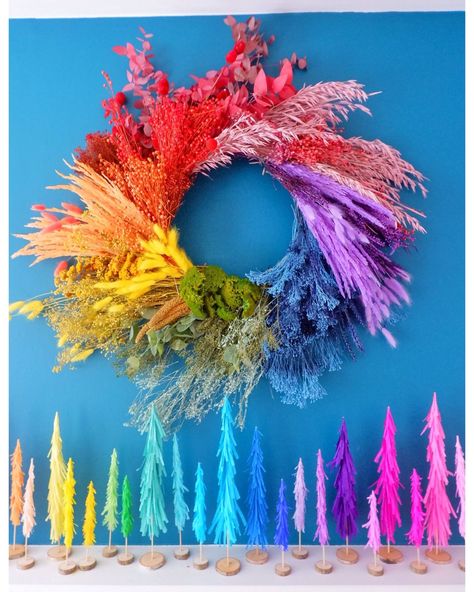 Pride Wreath Diy, Pride Flowers, Rainbow Tassel Garland, Rainbow Home Decor, House Decor Ideas, Wreath Inspiration, Rainbow Wreath, Make A Wreath, Christmas Rainbow