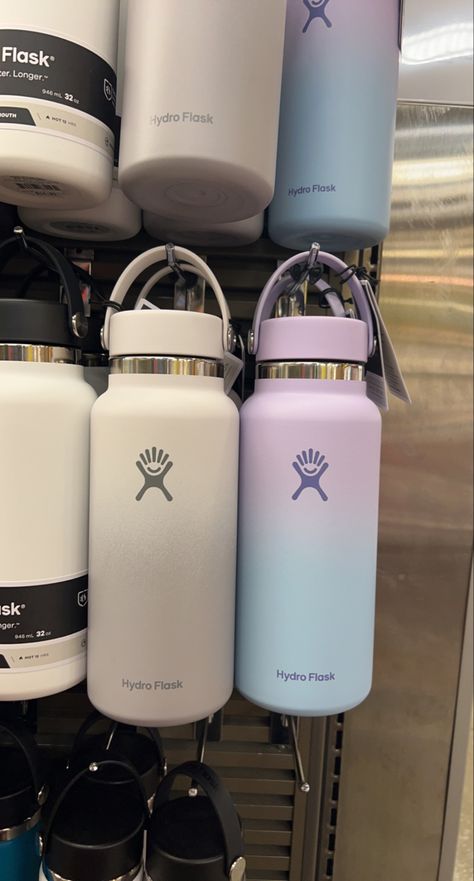 Cool Water Bottles For School, Bottle Of Water Aesthetic, Waterbottles Hydroflask, Travel Mug Aesthetic, Water Bottles Aesthetic, Hydroflask Aesthetic, Takeaway Coffee Cup, Aesthetic Water Bottle, Tumbler Aesthetic