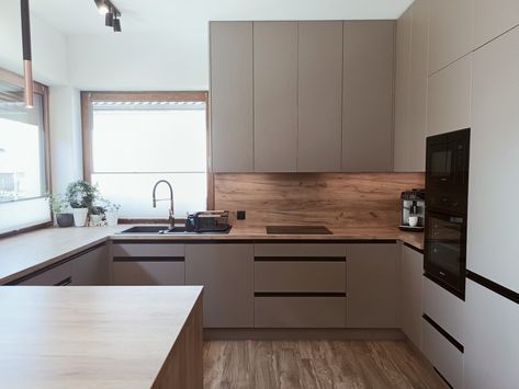 Kitchen Cabinets Cappuccino, Kitchen Cappuccino Color, Cappuccino Color Kitchen, Cappuccino Kitchen Cabinets, Cappuccino Kitchen, Interior Hacks, Colour Kitchen, Matt Kitchen, Simple Kitchen Design