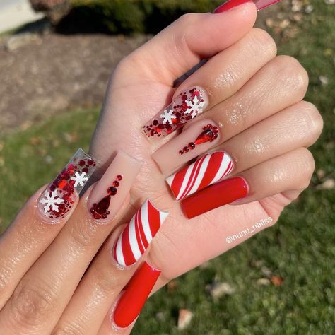 Christmas Fake Nails, Snowflakes Nails, Ongles Bling Bling, Nail Art Christmas, Christmas Press On Nails, Fake Nails Long, Red Christmas Nails, Christmas Nails Acrylic, Sparkle Nails