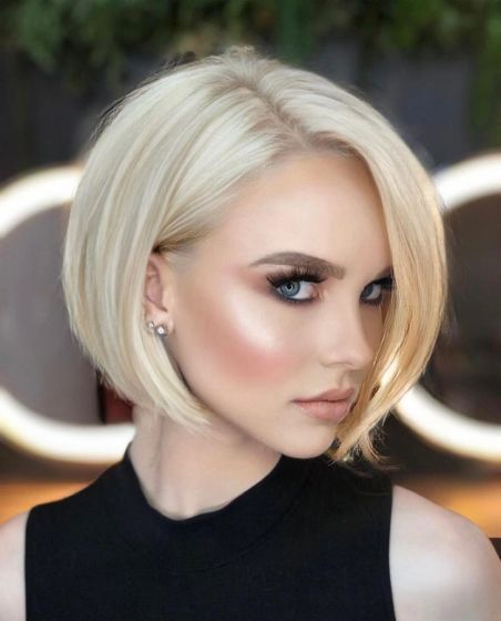 Chin-Length Rounded Blonde Bob Rounded Bob, Bob Lung, Kort Bob, Κούρεμα Bob, Chin Length Haircuts, Short Blonde Bobs, Blonde Bob Hairstyles, Chin Length, Straight Blonde Hair