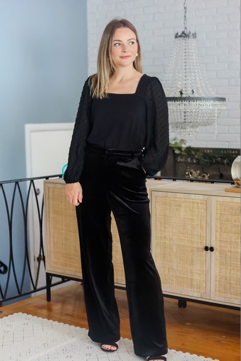 Black Velour Pants Outfit, Velvet Holiday Outfit, Velvet Trousers Outfit, Velour Pants Outfit, Chic Holiday Party, Christmas Party Outfit Work, Holiday Party Outfit Christmas, Holiday Party Outfits, Velvet Pant