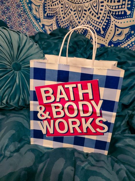 #bathandbodyworks Bath & Body Gift Set, Bath N Body Works, Beach Icon, Victoria Secret Fragrances, Bath And Body Work, Bath And Bodyworks, Money And Happiness, Naturally Beautiful, Christmas Wishlist