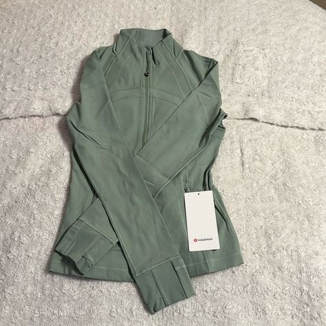 Brand New Lululemon Define Jacket Green Green Lululemon Jacket, Lululemon Define Jacket Outfit, Define Jacket Outfit, Lululemon Wishlist, Darby Core, Lululemon Clothes, Adidas Gazelle Outfit, Green Lululemon, Lululemon Outfits