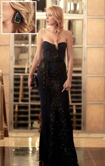 Serena’s sequin bustier gown on Gossip Girl season 6.  Outfit Details: https://wornontv.net/6269/ #GossipGirl Gossip Girl Season 6, Gossip Girl Dresses, Serena Van Der Woodsen Outfit, Mode Gossip Girl, Sequin Bustier, Bustier Gown, Bright Blue Dresses, Serena Dress, Stile Blair Waldorf