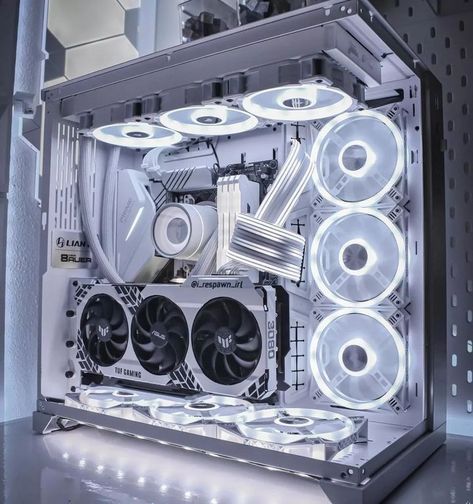 White Gaming Pc Build, Best Pc Setup, Gaming Computer Room, Custom Computer Case, Games Room Inspiration, Pc Builds, Gaming Pc Build, Gamer Setup, Pc Build