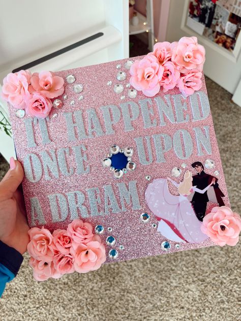 Sleeping Beauty Graduation Cap, Disney Grad Caps, Caps Ideas, Disney Prom, Senior Year Fun, College Grad Cap Ideas, Graduation Cap Decoration Diy, High School Graduation Cap, College Graduation Cap Decoration