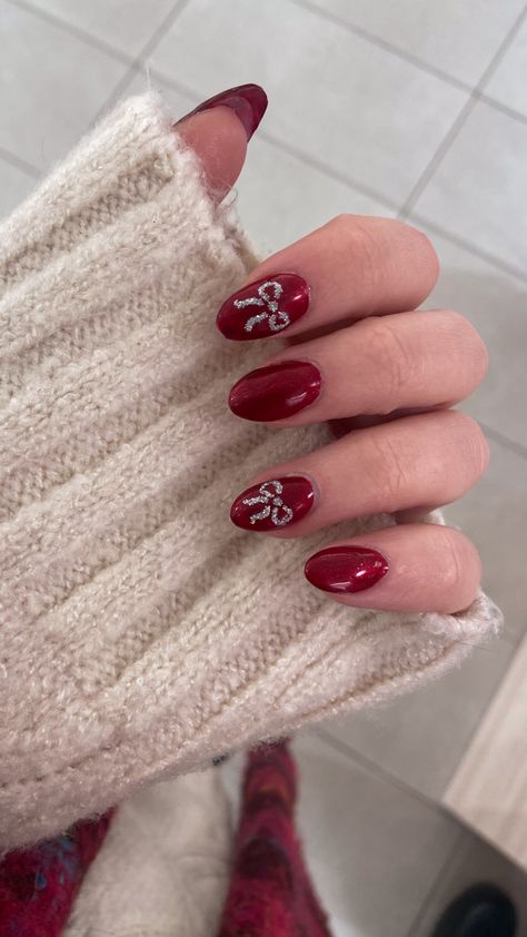 a picture of my hand, i did my nails in an almond shape with shiny red polish, on my index and ring finger i painted sparkly little bows Bauble Nail Art, Christmas Bauble Nails, Christmas Nails Biab, Christmas Gel Nails Short, Christmas Bow Nails, Bow Nails, Nail Goals, 2023 Nails, Christmas Gel Nails