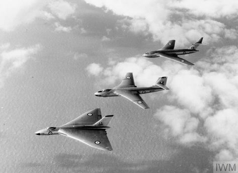 V bombers of the Royal Air Force in flight. An Avro Vulcan, Vickers Valiant and Handley-Page Victor from the Ministry of Supply Research and Development establishment at Boscombe Down in formation over the sea during development trials. These aircraft formed the spearhead of the Royal Air Force's strategic nuclear bomber force. Vickers Valiant, Handley Page Victor, Airship Art, Avro Vulcan, Aviation Image, Delta Wing, Air Force Aircraft, Experimental Aircraft, Airplane Art