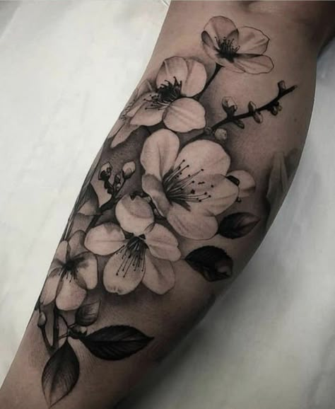 Back Tattoos Floral, Tattoo Sleeve Floral, Sleeve Floral Tattoo, Flower Cover Up Tattoos, Tatuaje Cover Up, Realistic Flower Tattoo, Floral Back Tattoos, Catrina Tattoo, Tattoos Floral