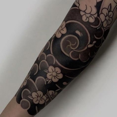 Tattoo Composition, Traditional Japanese Tattoo Sleeve, Japanese Tiger Tattoo, Cool Arm Tattoos, Norse Tattoo, Traditional Japanese Tattoos, Flower Tattoo Sleeve, Traditional Tattoo Design, Japanese Sleeve Tattoos