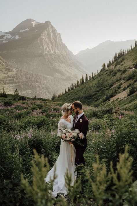 Destination Wedding Colors, Bohemian Elopement, Mountain Wedding Photos, Outdoor Elopement, Destination Wedding Photos, Montana Wedding, Intimate Elopement, Elopement Ceremony, Elopement Inspiration