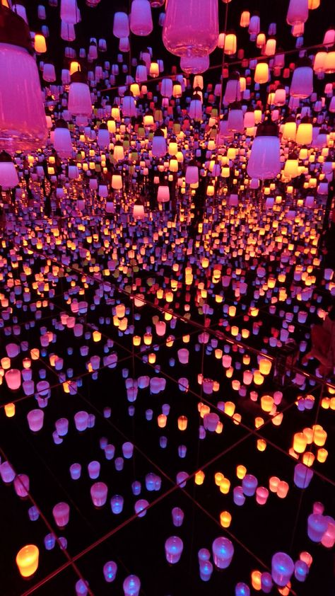 Top things to do in Toyko: Explore the MORI Building Digital Art Museum – teamLab Borderless Tokyo – The Nomadic Panda Building Digital Art, Digital Art Museum, Teamlab Borderless, Floating Lanterns, Sky Lanterns, Lantern Festival, Pinturas Disney, Beautiful Nature Wallpaper, Pretty Wallpapers Backgrounds