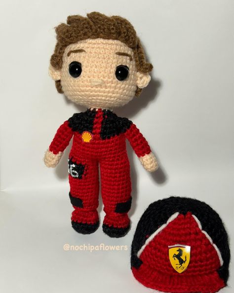 🏎️🏁 Charles Leclerc 🏁🏎️ ❗️Pedidos a crochet: Reserva con 3 semanas de anticipación. ❗️Envíos fuera de Usulután con cargo extra ❗️Entregas en Usulután 🧶 Cuerpo base: @tejidos_con_amor0210 #amigurumi #crochet #tejido #tejidoacrochet #tejidoamano #emprendedores #elsalvador #charlesleclerc #formula #formula2 #regalos #regalopersonalizado #amigurumis #amigurumilove #crocheting #croche #crochetaddict #crochetlove #amigurumidoll #handmade #charlesleclerc16 #carreras #crochetbouquet #yarnlove F1 Crochet Ideas, Crochet Formula 1, F1 Crochet Pattern, F1 Crochet, F1 Gifts, F1 Merch, Easy Doodle Art, Fun Crochet Projects, Charles Leclerc