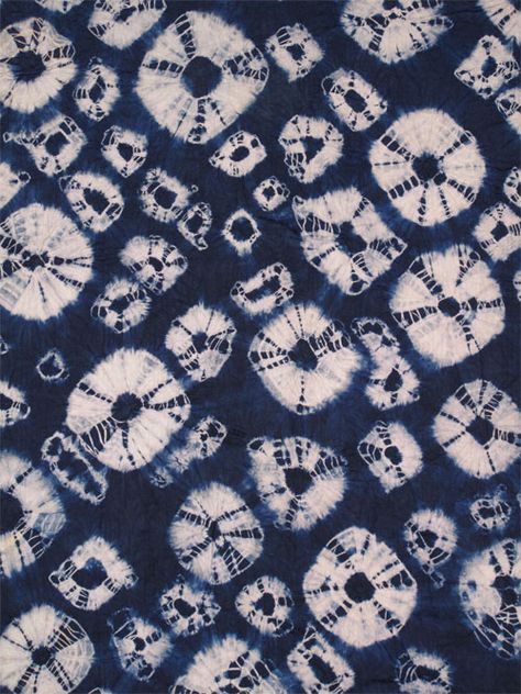 Cotton damask fabric tie-dyed with natural indigo. Indigo Cloth, Indigo Textiles, Shibori Fabric, Shibori Pattern, Indigo Tie Dye, Shibori Tie Dye, Indigo Shibori, Batik Pattern, African Textiles