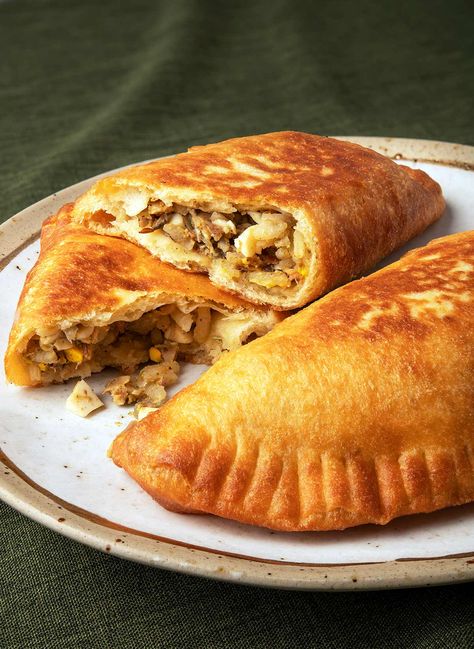 Finnish Cuisine, Scandinavian Recipes, Hand Pies Savory, Finnish Recipes, Meat Pie Recipe, Pillsbury Biscuits, Magazine Recipes, Meat Pies, Scandinavian Food