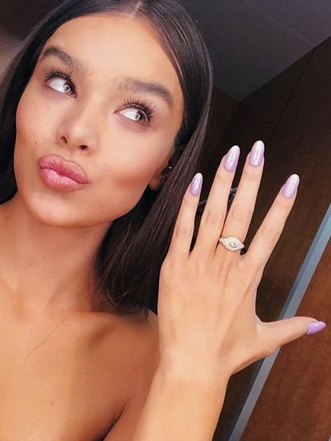 The 7 Nail Colors Your Favorite Celebrities Are Wearing This Season Celebrity Airport Style, December Nails, Celebrity Nails, Nail Colors Winter, Popular Nails, Hailee Steinfeld, Dip Powder Nails, Powder Nails, Ombre Nails