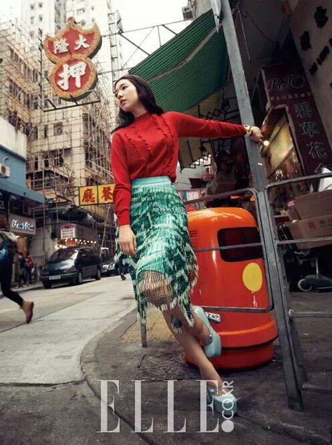 Park Shin Hye Street Fashion Photoshoot, Hong Kong Fashion, Elle Korea, Park Shin Hye, Fashion Photography Inspiration, Photoshoot Concept, Street Fashion Photography, Korean Actresses, Korean Actress