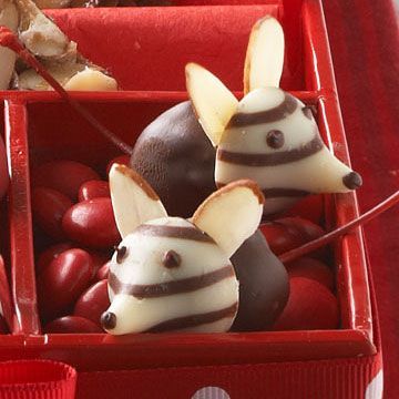 Christmas Mice Christmas Mice, Homemade Food Gifts, Chocolate Covered Cherries, Snacks Für Party, Christmas Mouse, Maraschino Cherry, Christmas Goodies, Candy Recipes, Food Gifts