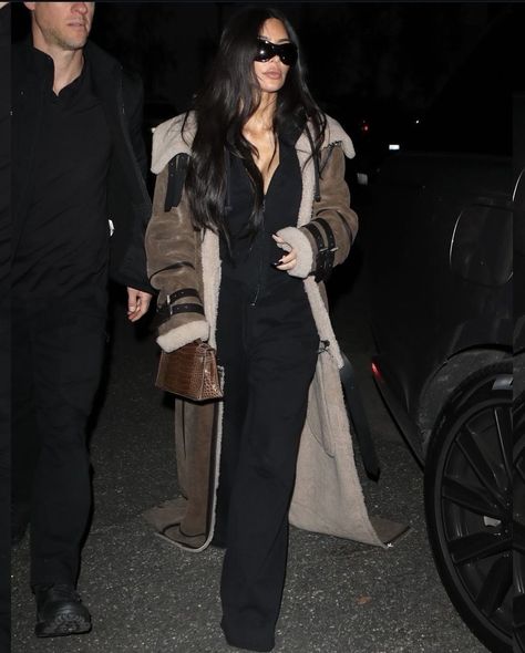 Kim K Snow Outfit, Megan Fox Winter Outfits, Kim Kardashian Leather Jacket, Kylie Jenner Fur Coat, Heavy Winter Outfits Cold Weather, Kim Kardashian 2024 Outfits, Kim Kardashian 2023 Style, Kylie Jenner Winter Outfits, Kim Kardashian Style Winter