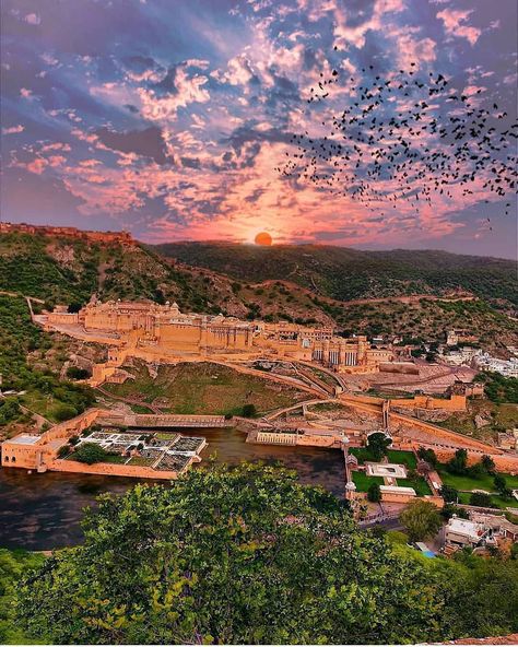 Amber Fort Jaipur, Tempat Aesthetic, Amber Fort, Armaan Malik, Rajasthan India, Jaipur Rajasthan, Historical Architecture, Incredible India, Beautiful Architecture