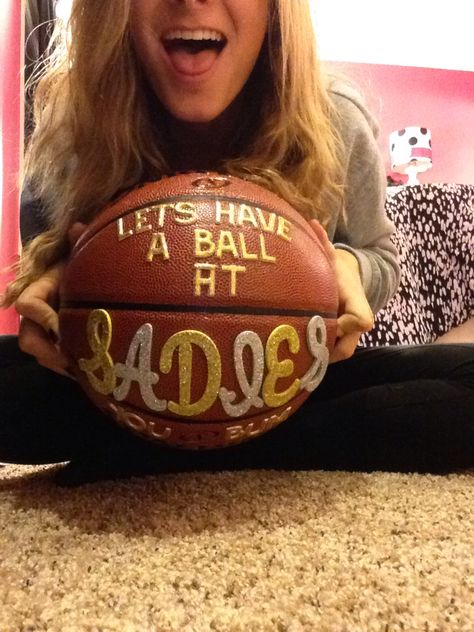 Sadies basketball proposal Basketball Proposal, Basketball Techniques, Dance Proposal Ideas, Sadie Proposals Ideas, Sadie Hawkins Proposals, Basketball Promposal, Basketball Dance, Sadies Proposal, Sadies Dance