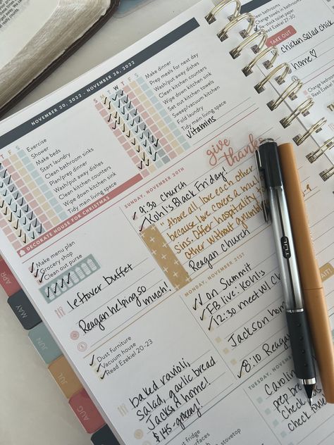 Whether you're a student, a professional, or just someone who loves to journal, the right pen can make all the difference. Here are four of the best pens for planning and journaling, each with its own unique set of Homemade Planner, Journaling Pens, How To Stay Organized, Passionate Penny Pincher, Planner Doodles, Planner Journaling, Aesthetic Planner, Flair Pens, Mom Planner