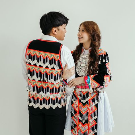 Let’s take a moment to appreciate the Hmong outfits 🥹🫣🫶🏻 I don’t often get to shoot Hmong clothes, so when I do, it is super fun! Thank you Lily & Jerry. Couple: @lilyvaang @jerry__her 🫶🏻 #couples #hmongportraits #hmongcoupleshoot #hmongclothes #hmongoutfit #tulsahmong #oklahomahmong #tulsacouplesphotography Hmong Photoshoot, Hmong New Year, Hmong Clothes, Couple Shoot, Senior Photographers, Couple Photography, Photo Shoot, Take A, Do It